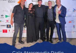 Anoche algunos profes de nuestra escuela participaron en la gala de presentación de temporada de @atresmediaradio organi…